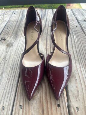 Nine West Burgundy Patent Pointed Toe Heels Gold Heel Size 8